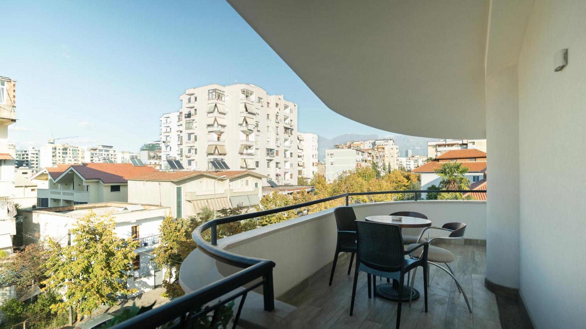 F&M Hotel 2 Tirana Buitenkant foto