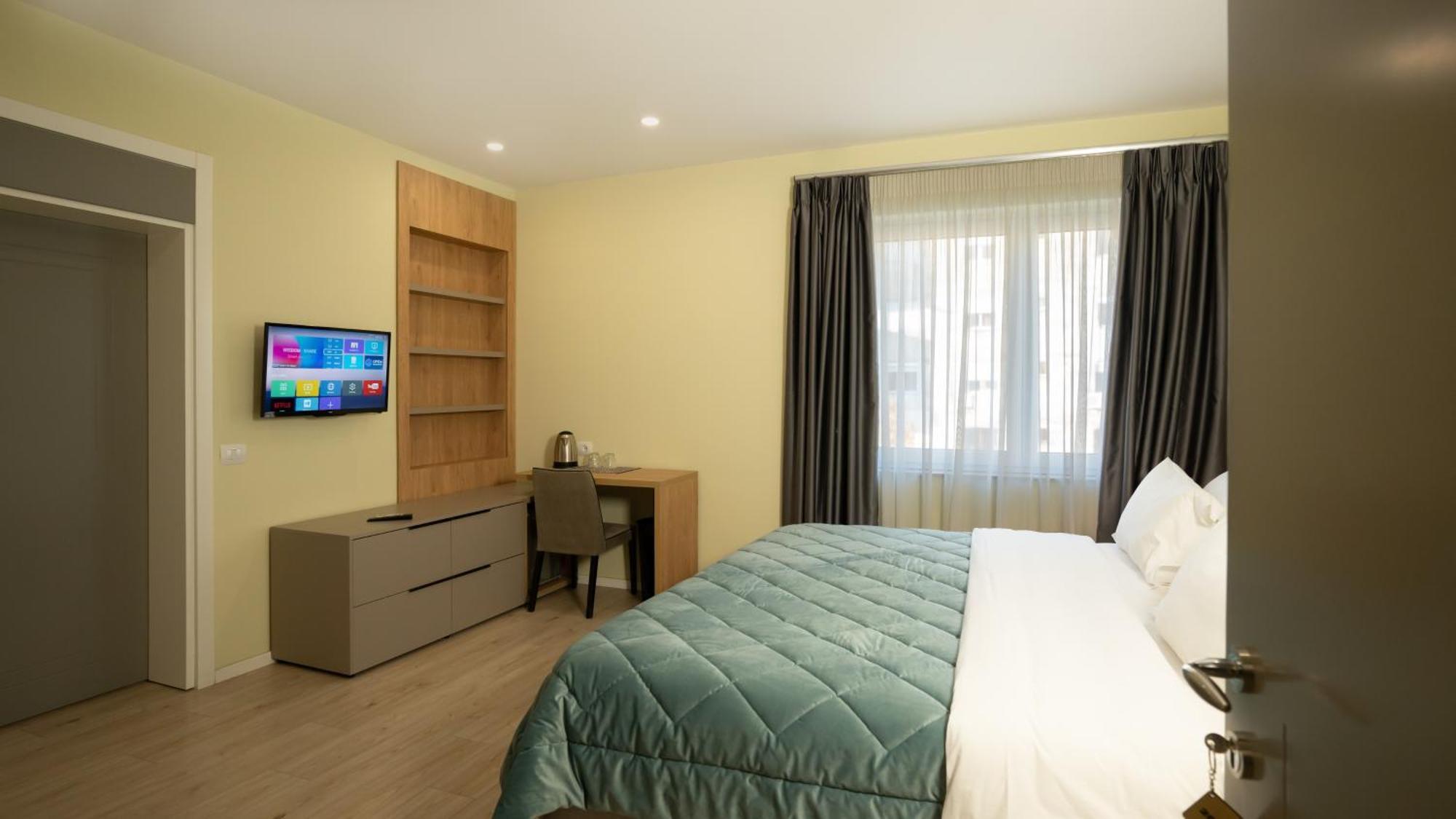F&M Hotel 2 Tirana Buitenkant foto